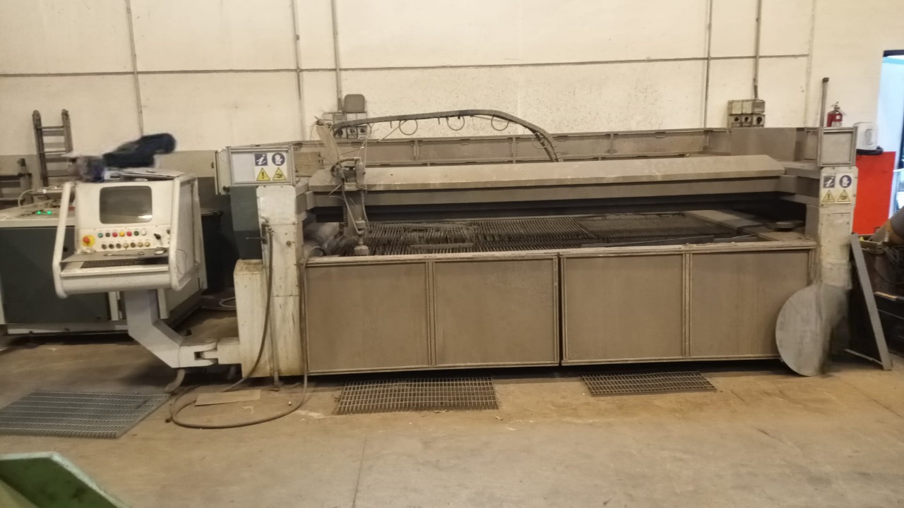 Impianto taglio getto d’acqua Tecnocut Mod 1530 50 hp in vendita - foto 2
